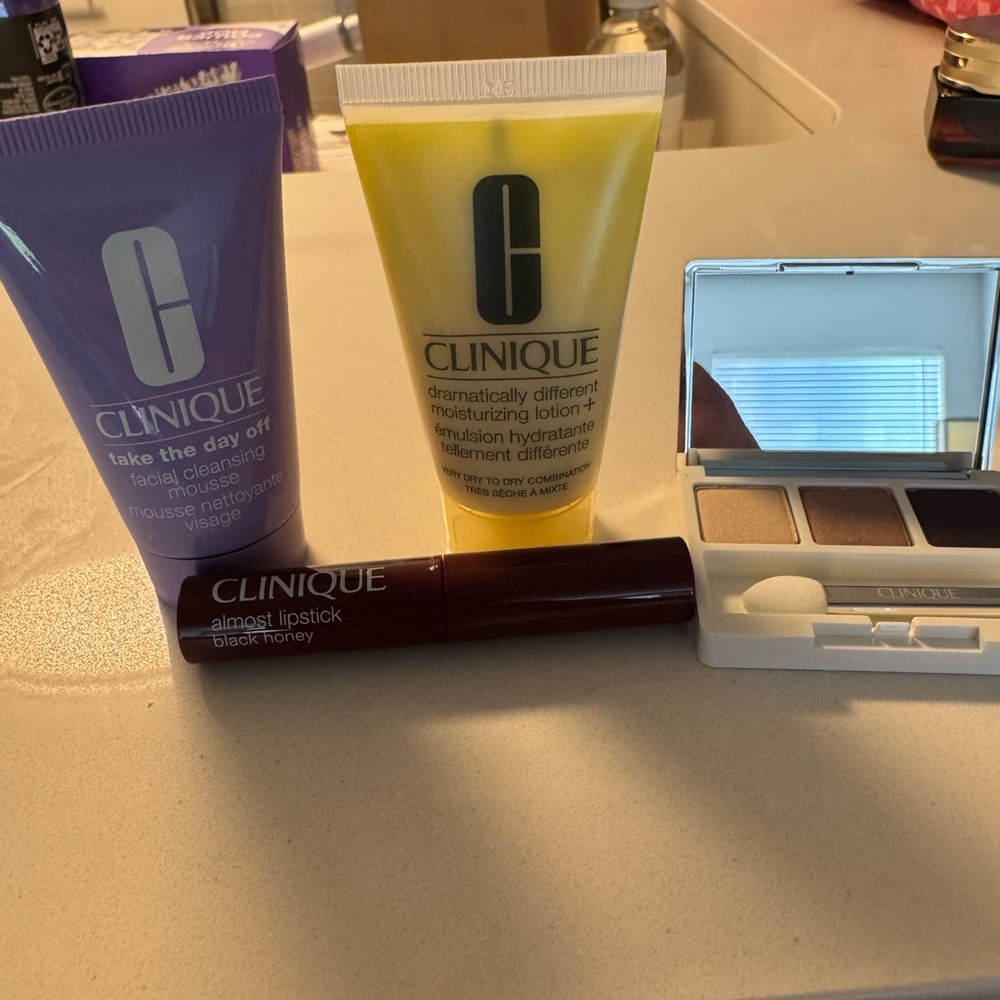 Clinique Purple and Yellow Eyeshadow Palette